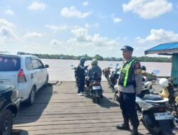 Pastikan Keselamatan Pengguna Jasa Penyeberangan, Polsek Kapuas Barat Patroli ke Pelabuhan Fery Saka Mangkahai