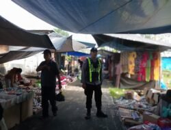 Jamin Keamanan Transaksi Masyarakat, Polsek Kapuas Barat Amankan Pasar Mingguan Mandomai