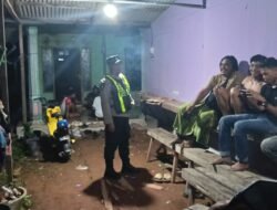 ANGGOTA POLSEK PULAU PETAK LAKSANAKAN PATROLI MALAM, GUNA MEWUJUDKAN KAMTIBMAS KONDUSIF DI WILAYAH KECAMATAN PULAU PETAK