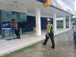 Ciptakan Rasa Aman di Hari Minggu, Pamapta Polres Gunung Mas Sambangi Gereja dan Pusat Perbankan