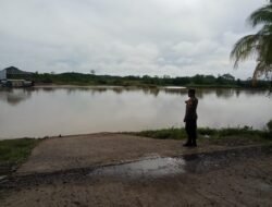 Waspada Bencana Hidrometeorologi, Personel Polsek Kurun Pantau Langsung Das Sungai Kahayan