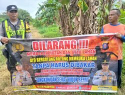 DALAM UPAYA PENCEGAHAN KEBARAN HUTAN DAN LAHAN, PERSONEL POLSEK PULAU PETAK SOSIALISASIKAN SANKSI PIDANA PELAKU KARHUTLA KE MASYARAKAT KECAMATAN PULAU PETAK