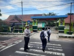 Utamakan Keselamatan Anak Sekolah, Sat Lantas Polres Sukamara Maksimalkan Pengaturan Pagi
