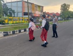 Wujud Kepedulian Generasi Muda, Sat Lantas Polres Sukamara Intensifkan Pengaturan Depan Sekolah
