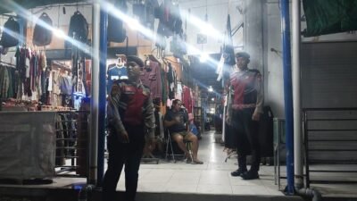 Sterilkan Sektor Perniagaan, Sat Samapta Polres Sukamara Cegah Gangguan Kamtibmas Pasar Inpres Sukamara