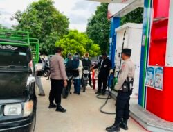 POLSEK HANAU GELAR PATROLI DI SPBU KM 142, PASTIKAN KEAMANAN DAN KETERTIBAN WILAYAH TERJAGA