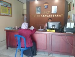 Wujud Pelayanan Prima, Polsek Kapuas Barat Berikan Pelayanan Cepat Penerbitan SKTLK untuk Warga Saka Mangkahai