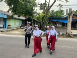 Layanan Perlindungan Pagi, Sat Lantas Polres Sukamara Bersiaga Penuh di Depan Sekolah Dasar