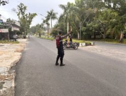 Sat Samapta Polres Sukamara Kelola Titik U-Turn Dekat Fasilitas Umum Jalan Utama