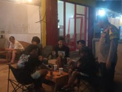 Polsek Balai Riam Monitoring Pemukiman Masyarakat Melalui KRYD Malam Guna Cegah Gangguan Kamtibmas