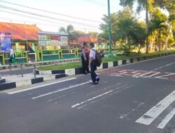 Sat Samapta Polres Sukamara Hadir Jamin Keselamatan Berlalu Lintas Lewat Pengaturan Pagi di Depan Sekolah