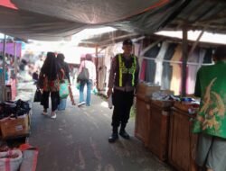 Jelang Idul Adha, Polsek Kapuas Barat Gelar Patroli di Pasar Mandomai Pastikan Stabilitas Harga dan Kamtibmas