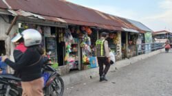 Antisipasi Gangguan Kamtibmas, Polsek Kapuas Barat Patroli di Dermaga Feri Saka Mangkahai