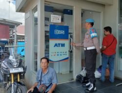 Pasar Mingguan Ramai, Polsek Kapuas Barat Pertebal Pengamanan di Bank BRI KCP Mandomai