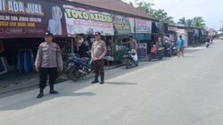 Personil polsek lakukan Patroli ke pasar harian Pujon desa Pujon.