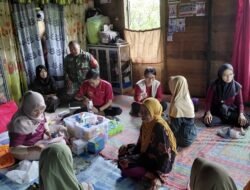 Babinsa Koramil Pandawan Dampingi Pelayanan Kesehatan Keliling di Desa Kayu Rabah