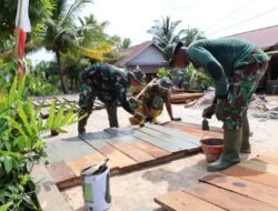Persiapan Lantai Jembatan Garuda Dimulai, Papan Ulin Jalani Pengecatan Dasar