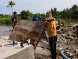 Percepat Proses Pengeringan Beton, Bekisting Menara Pylon Jembatan Garuda Mulai Dibongkar