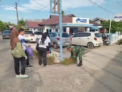 Gotong Royong Bersama Wabup HST, Babinsa Ajak Warga Tingkatkan Kepedulian Lingkungan