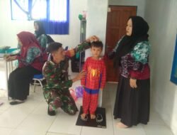 Melalui Posyandu, Babinsa Koramil 1002-06/Barabai Dukung Upaya Pencegahan Stunting
