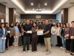 Holding Perkebunan Nusantara melalui PTPN IV Regional V Berikan Beasiswa kepada Mahasiswa Berprestasi di Kalimantan