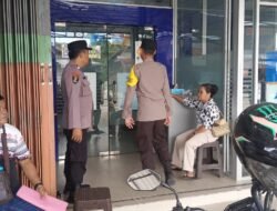 Personil Polsek kapuas tengah laksanakan Patroli Rutin ke bank BRI unit Pujon.