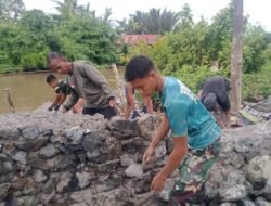 Personel Kodim 1009/Tla Lanjutkan Pemasangan Pondasi Penghubung Menuju Menara Pylon