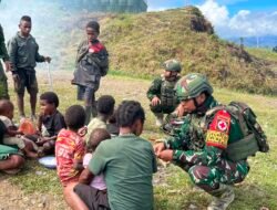 Satgas Pamtas Mobile Yonif 621/Manuntung Berikan Pelayanan Kesehatan Gratis kepada Warga Sinak