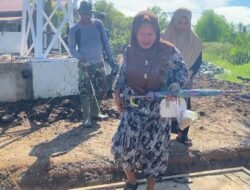 Jembatan Garuda Belum Rampung, Personel Kodim 1009/Tanah Laut Manfaatkan Ponton untuk Seberangkan Warga