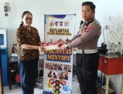 Polantas Menyapa, Patugas Samsat Murung Raya Edukasi Pemohon Perpanjangan Pajak Kendaraan Bermotor