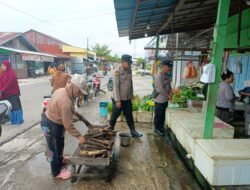 Personil polsek lakukan Patroli ke pasar harian Pujon desa Pujon.