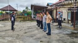 Kanit Reskrim polsek berikan Arahan  pada laksanaan apel pagi di halaman mapolsek.