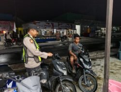 Piket Polsek kapuas tengah lakukan giat patroli roda dua malam di sekitar desa Pujon.