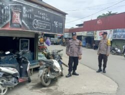 Anggota polsek lakukan Patroli ke pasar harian Pujon desa Pujon.