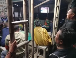 Koramil LAS dan Warga Tubau Nobar Piala Dunia, Pererat Kebersamaan TNI dengan Masyarakat