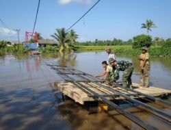 Pastikan Ukuran Pas, Gelagar Lantai Jembatan Garuda Diuji Coba Dipasang ke Main Rope Bawah