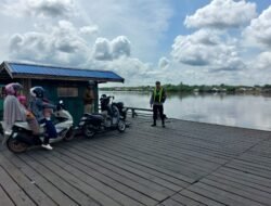 Lancar dan Aman, Polsek Kapuas Barat Patroli serta Gatur Lalin di Pelabuhan Feri Saka Mangkahai