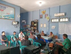 Sinergi Polsek Kapuas Barat dan Perangkat Desa Sukses Lakukan Problem Solving Masalah Warga di Desa Sei Kayu