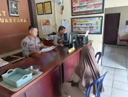 Kedepankan Sikap Humanis, Polsek Kapuas Barat Berikan Pelayanan Prima Bagi Warga yang Datang ke Mako