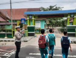 Urai Kepadatan di Titik Krusial, Sat Lantas Polres Sukamara Kendalikan Kamseltibcarlantas