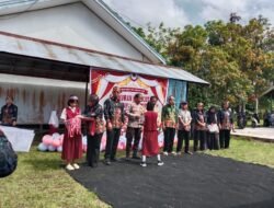 Dekat dengan Dunia Pendidikan, Polsek Kapuas Barat Hadiri Perpisahan Siswa SDN 1 Sei Kayu