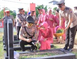 KAPOLRES SERUYAN PIMPIN ZIARAH DAN TABUR BUNGA DI TAMAN MAKAM PAHLAWAN, HORMATI JASA PARA PAHLAWAN DALAM RANGKA HUT BHAYANGKARA KE-80