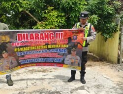 DALAM UPAYA PENCEGAHAN KEBARAN HUTAN DAN LAHAN, PERSONEL POLSEK PULAU PETAK SOSIALISASIKAN SANKSI PIDANA PELAKU KARHUTLA KE MASYARAKAT KECAMATAN PULAU PETAK