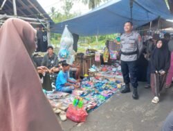 Antisipasi Copet dan Lonjakan Harga, Polsek Kapuas Barat Patroli di Pasar Mingguan Mandomai