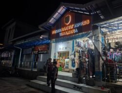 Sapu Bersih Risiko Penjarahan Toko, Sat Samapta Polres Sukamara Kelilingi Kompleks Pasar Inpres