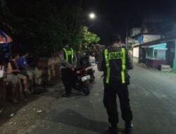 Cegah Aksi Kriminal Di Malam Hari, Personel Polsek Kapuas Barat Lakukan Patroli Di Perumahan Penduduk