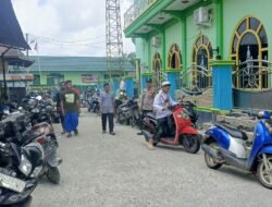 Personil Polsek Kapuas Tengah laksanakan PAM shalat Jum’at di masjid Al Furqon Pujon.