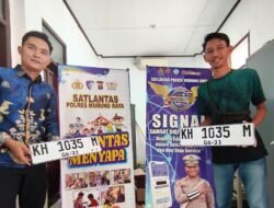 Kenakan Baju Batik Pada Program Polantas Menyapa, Petugas Samsat Murung Raya Layanani Pemohon Pajak Kendaraan