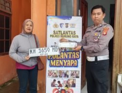 Petugas Samsat Polres Murung Raya Edukasi Tata Cara Administrasi Bayar Pajak Lewat Polantas Menyapa