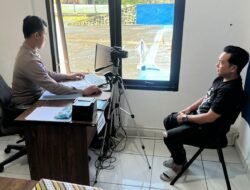 Satlantas Polres Murung Raya Melalui “Polantas Menyapa” Berinteraksi Bersama Masyarakat Di Perekaman Penerbitan SIM